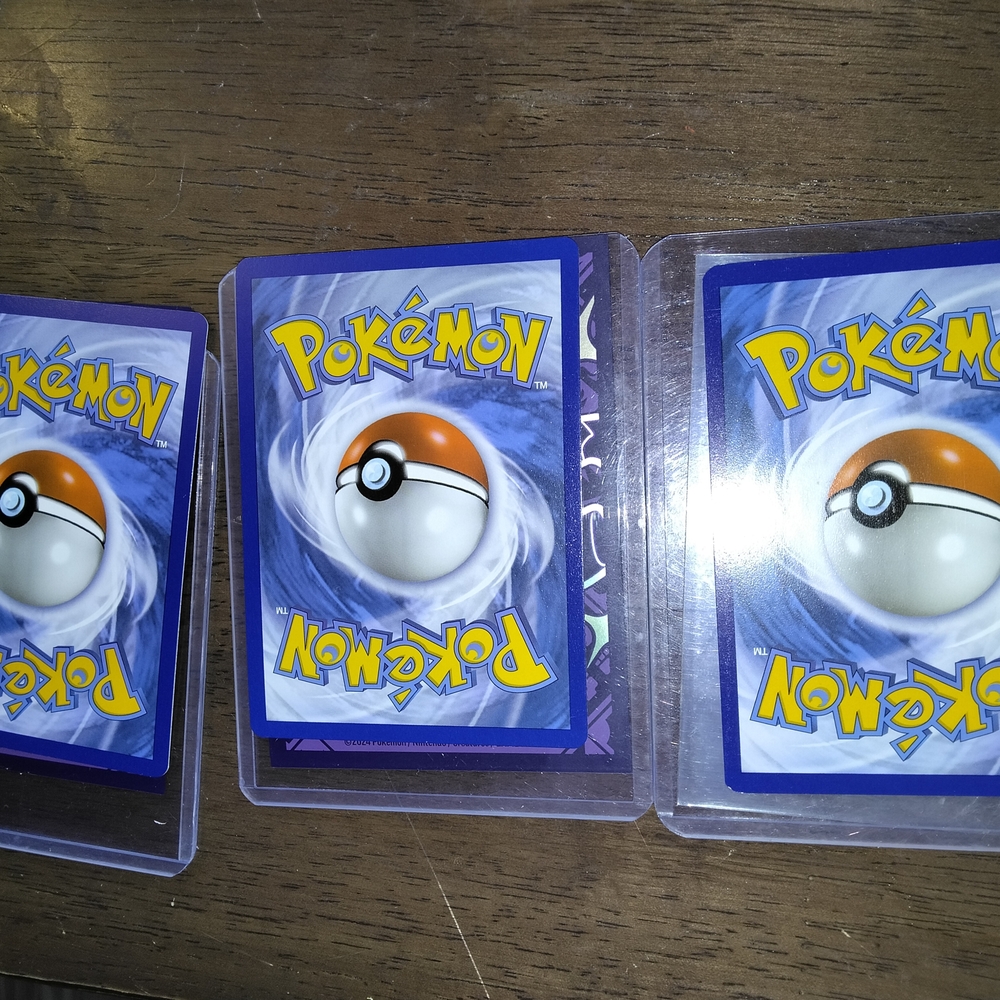 Pokemon Card Set - Gold and Yellow - Picture 7 of 7